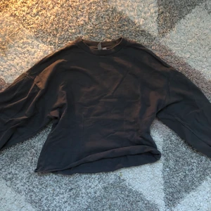 En grå skön tröja -  Skickar genom Post, Kan även mötas!