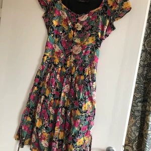 Klänning från Twist&Tango storlek M  - Fin blommig klänning i bomull. I gott skick. 