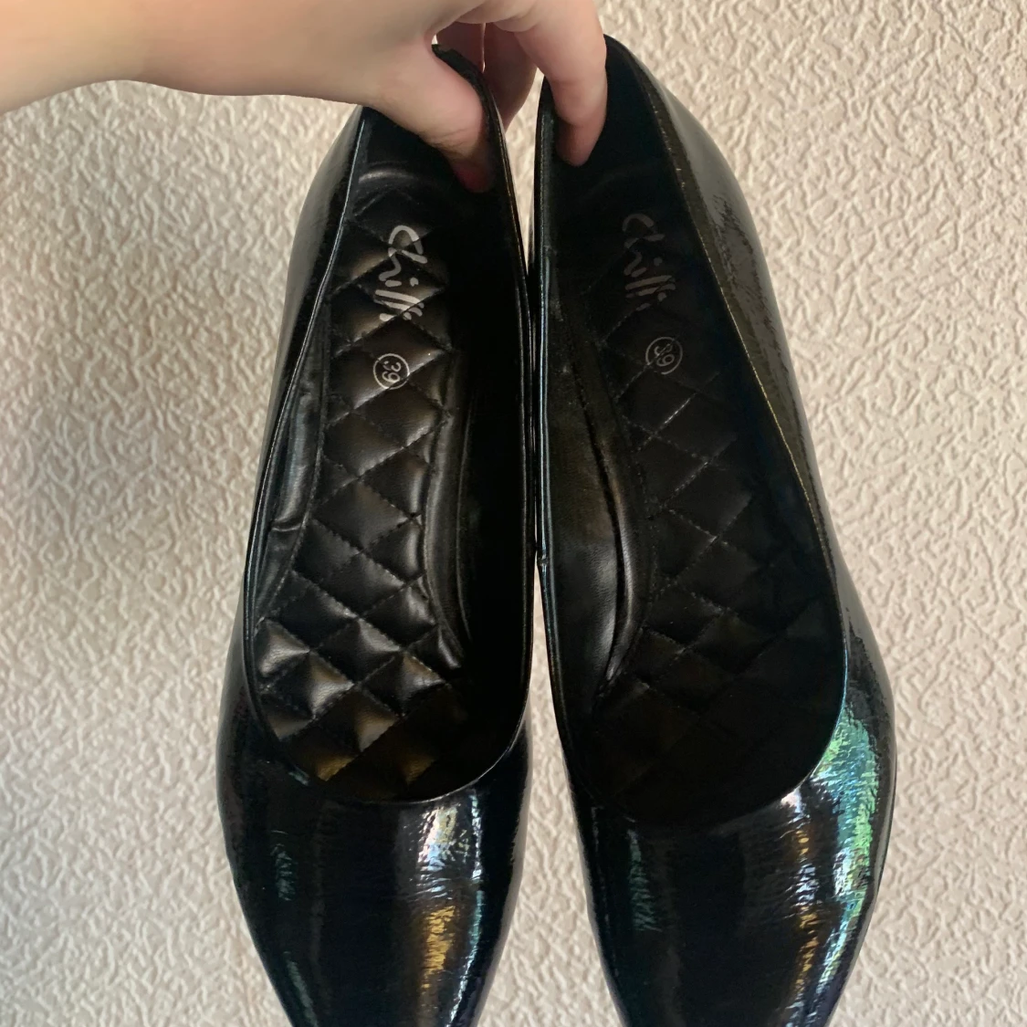 Svarta lackade pumps - 91