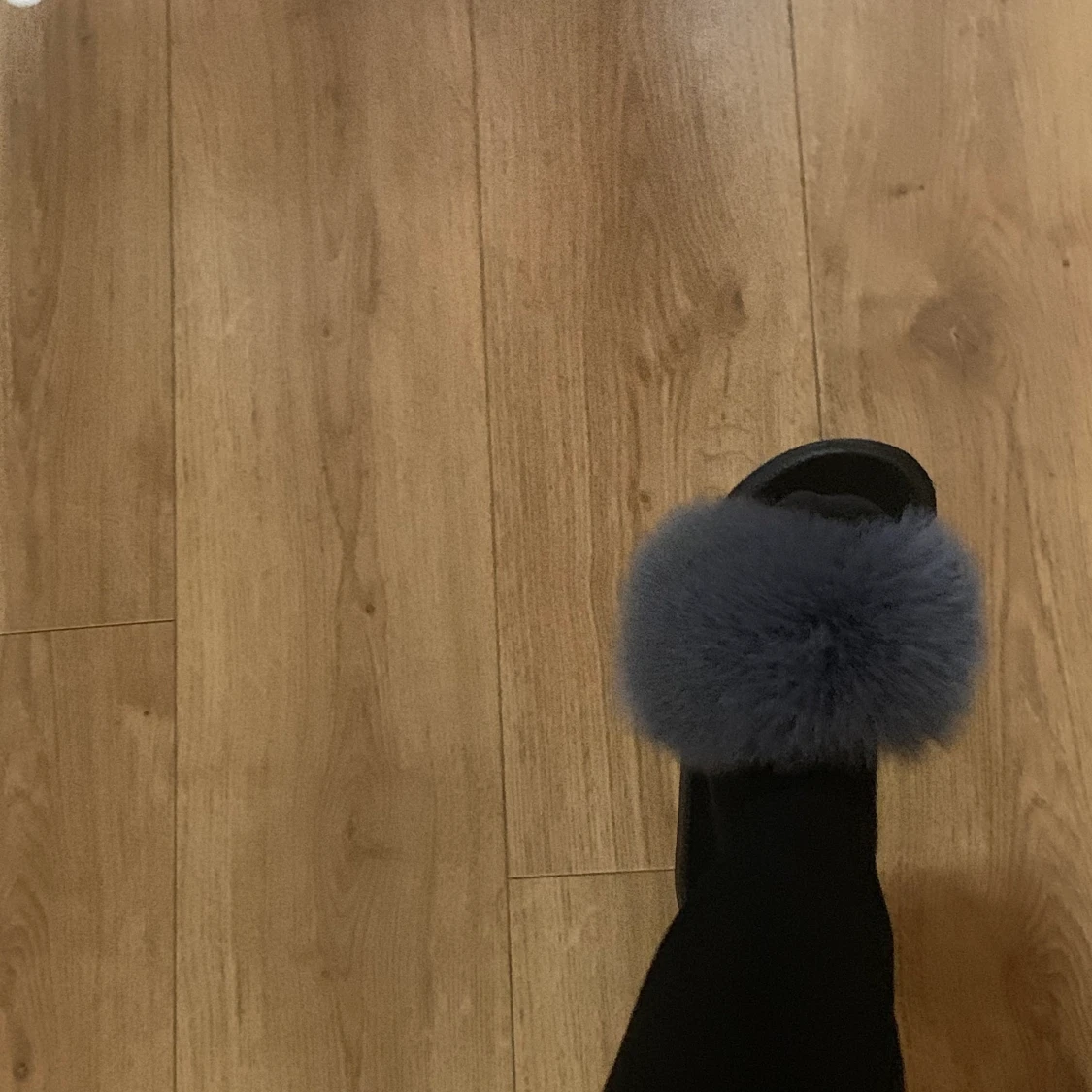 Fluffiga oanvända tofflor - 91