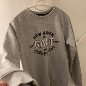 ÄKTA GANT TRÖJA!!🥰 - Äkta tant tröja!! Super bra skick!! Storlek 152 men passar mig som är en xs/s💫👍🏼