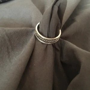 Ringar - Tre olika superfina ringar köpta från Shien. Säljer pga dubbletter. Lite olika storlekar men mellan 1.8-2.0 cm är storleken. Alla för 10kr och en för 3kr