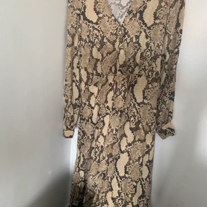 Lång klänning från HM - Använd endast två gånger 