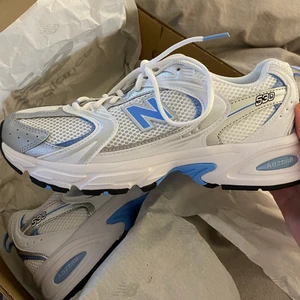 New Balance Skor - Säljer dessa helt nya New Balance 530 som är slutsålda överallt. Helt oanvända. Storlek 39☺️