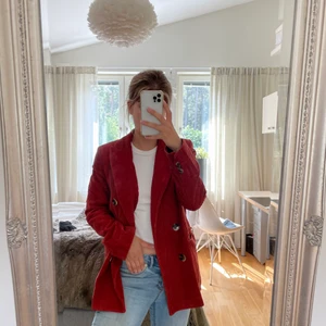 Mörkröd kavaj Zara - Mörkröd kavaj från Zara, i bra skick