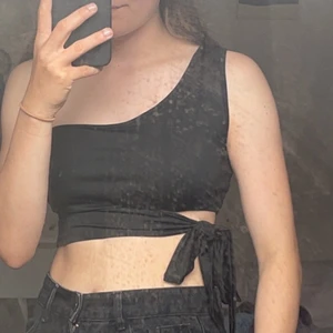 Fin topp - Säljer denna svarta toppen 😍