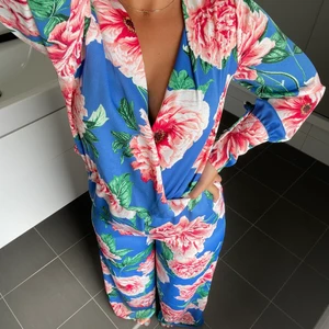 Jumpsuit - Jumpsuit från BikBok i nyskick o strl XS 🦋 Hällor för skärp finns 🤍