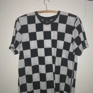 Schack T-shirt  - En schack mönstrad T-shirt från smog