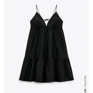 Zara klänning  - Klänning från zara, slutsåld idet flesta butiker. Stl-Xs , men passar s. Aldrig använd prislapp sitter kvar 