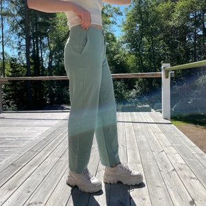 Mintgröna kostymbyxor - Superfina kostymbyxor som inte kommer till användning.