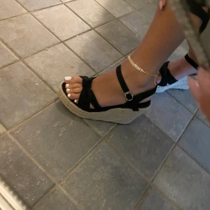 Kill klack - Jätte snygga aldrig använda då dem är för små på mig. Det står strl 38 men skulle säga 36-37