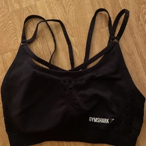 Gymshark sportbh  - Säljer denna fina sport-bh, knappt använd. Storlek small. 