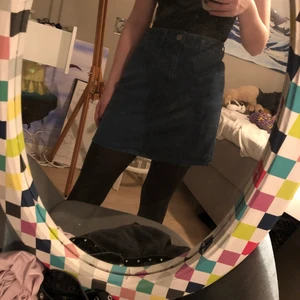 Kjol!! - Nästan helt oanvänd jeanskjol i utmärkt skick!