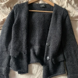 Marlene Birger kofta - Säljer min kofta från Marlene Birger som jag köpte i Köpenhamn för tre år sedan som inte blivit så använd då den inte passade sedan. Så fin och i nyskick. Köpt för 2300