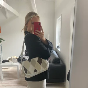 Väska - Jättefin axelremsväska som inte kommer så mycket till användning❤️