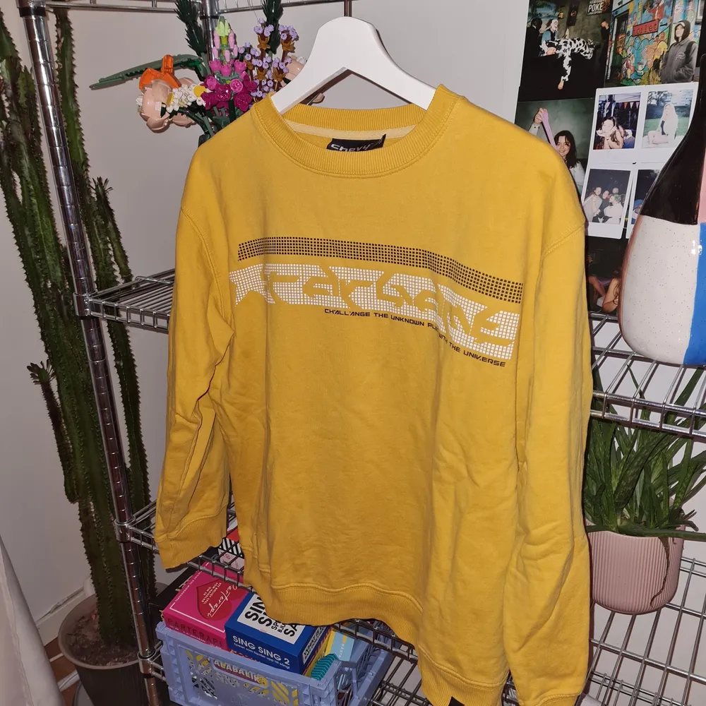 Skitcool vintage swetshirt som jag tyvärr inte använder så mycket mer men sååå nice! (Frakt ingår ej) skick: 8/10. Tröjor & Koftor.