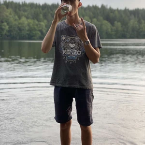 Kenzo T-Shirt - Säljer Kenzo tisha cond 9/10 väldigt fin, storlek M men sitter mindre.