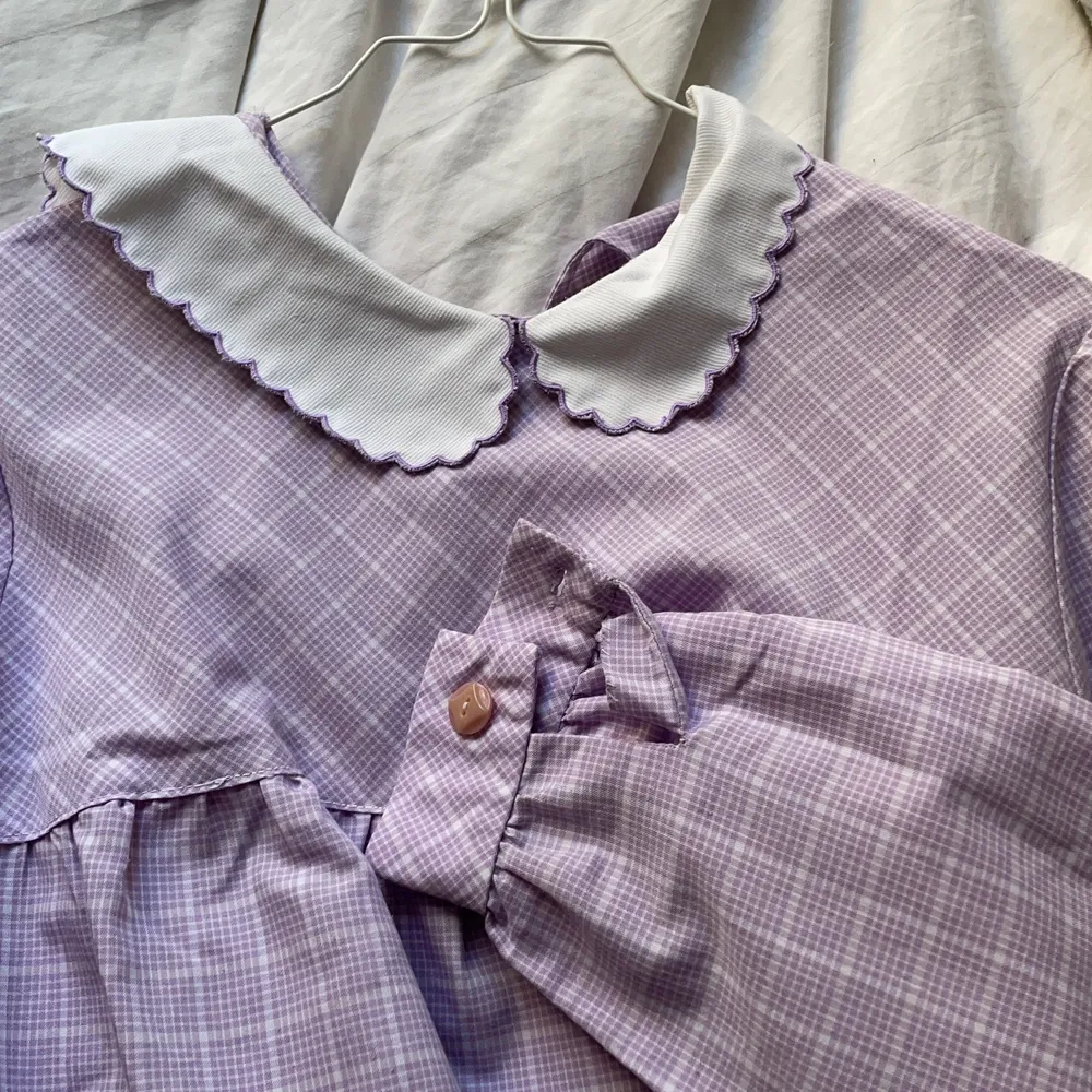 Vintage checked dress bought in Barcelona. Fits a 34-36🌸 light purple and white. Klänningar.