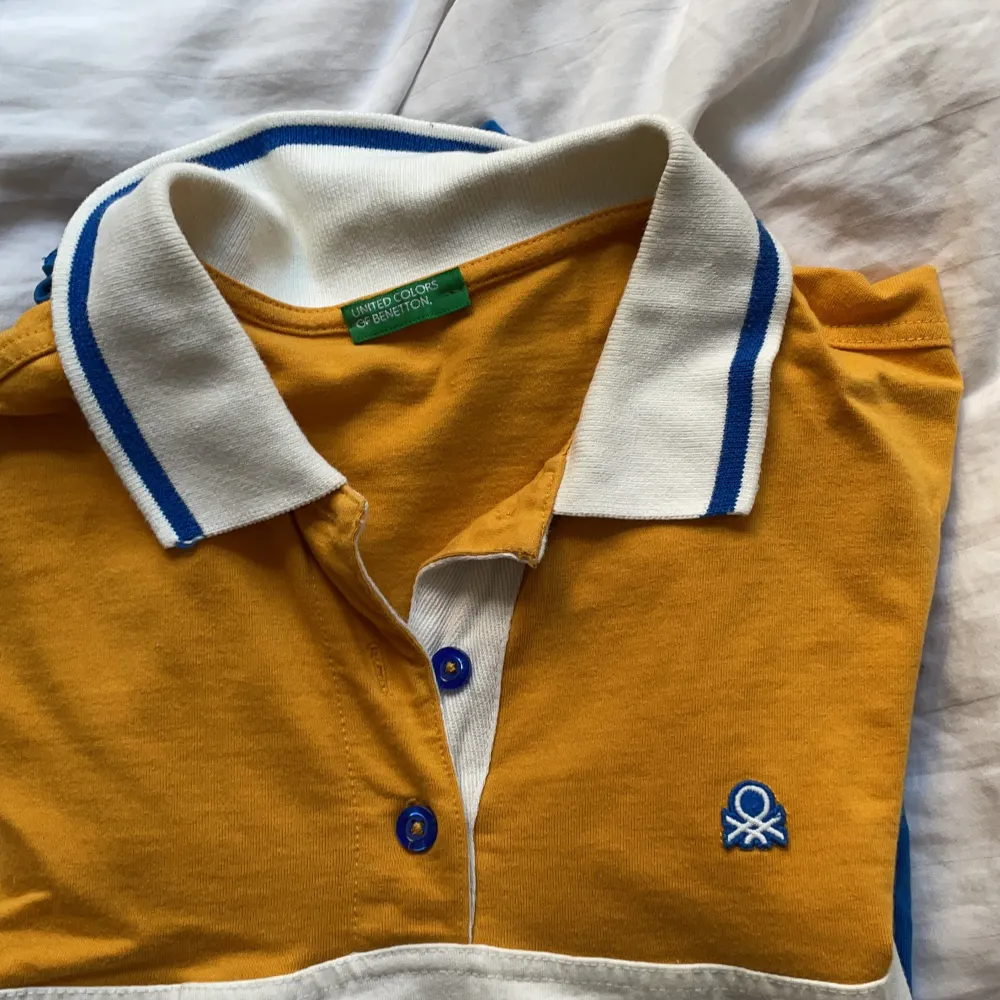 Cute United Colors of Benetton shirt in small💙🤍💛. Skjortor.