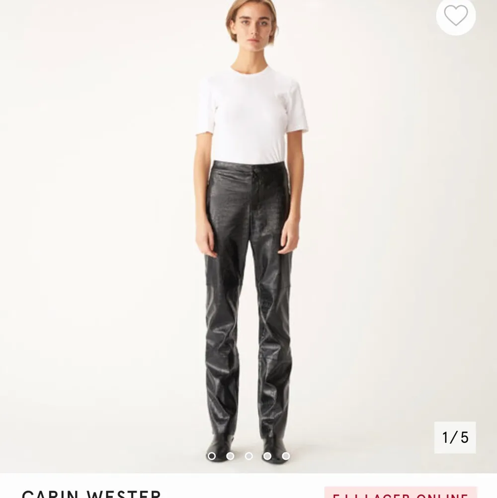 Säljer nu mina jättefina carin Wester byxor. Dom är som i nyskick.  (INTE JAG PÅ BILDEN). Jeans & Byxor.