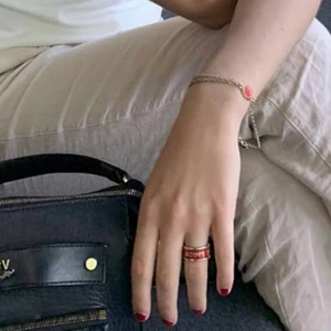 Mr jacobs set - Säljer ett set från marc jacobs. Ring och armband i röd färg. Notera att de e lite rostiga