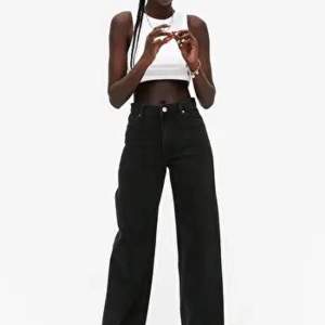 Jättefina vida jeans från monki i modellen ”Yoko” storlek 27❤️