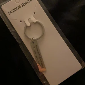 Nyckelring - En jättefin nyckel ring som tyvärr inte kom till användning </3 fin pressent nu till julafton eller anmält pressent till killen