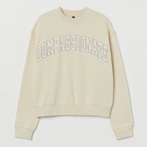Sweatshirt  - Jättefin sweatshirt från hm i storlek M men sitter som en S ungefär 🥰 använd Max 4 gånger så i väldigt fint skick, säljes pågrund av att den inte kommer till användning längre 