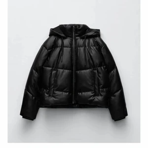 Vinterjacka  - En fin jacka från Zara, väldigt varm och skön men för stor för mig tyvärr. Den är använd Max 3 gånger. Storlek xs/s. Nypris 699kr 