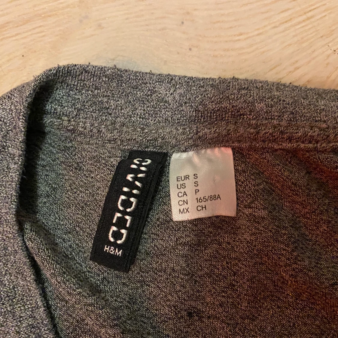 T-shirt från h&m med ”nätärmar” - 91
