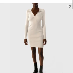 Twist & tango klänning - Säljer denna snygga klänning från twist & tango i storlek S. Använd en gång, hör av er vid frågor eller om ni undrar något. Ansvarar ej för postens slarv 😊🌸😋