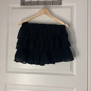 Volangkjol - Kjol från veromoda 