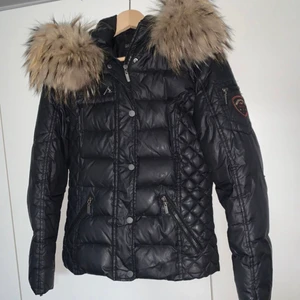 Rockandblue jacka - Säljer min rockandblue jacka, den är i mycket fint skick, säljer pga att jag inte använder den länge