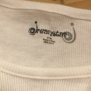 Vit linne stickad - Använd. Den är tvättad 