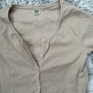Beige topp  - Beige topp från Ullared, aldrig använd. Står stl 170 men passar xs/s 🌟 50:-