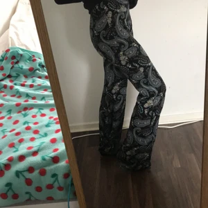 Byxor - Byxor från Essie. Stor inte storlek men kanske XS-M? Skriv för fler bilder eller frågor!❤️