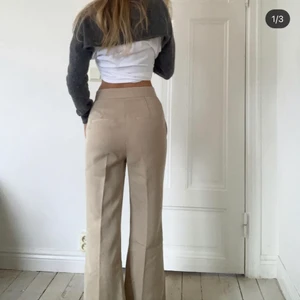 Så snygga kostymbyxor! - Så snygga beiga kostymbyxor strl 32!