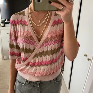 Tröja - Stickad tröja med sicksack mönster, från Lindex i storlek L, men funkar på mig som brukar ha xs/s