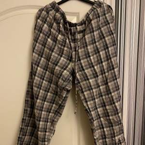 ⚠️FÖRST TILL KVARN⚠️ Rutiga pyjamas byxor! Nypris: 250