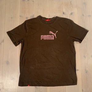 Vintage puma T-shirt Travis scott - Skick 6/10 trycket är väldigt crackat, storlek Xl men sitter bra på L också! Liknande T-shirts har sätts på blandarnas Travis scott!