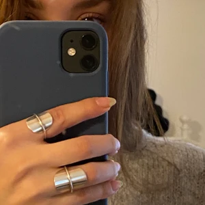 Håndlavet ring fra AF - Hey, laver denne ring på bestilling. Skriv til mig ang. str. Den ring du køber er selfølgelig helt ny (har brugt den på billedet en del) Skal også nævne at ringen også kan fåes i forgyldt(18k) sterlinge sølv (oprindelige martriale) :)