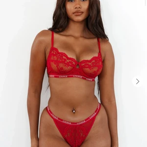 Underkläder - Säljer ett underklädes set från lounge underwear, helt nytt med lappar kvar. Storlek på BH: 85C storlek på TROSOR: S. NYPRIS: 650