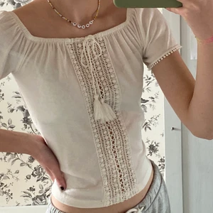 Sommartopp  - Söt topp som passar perfekt till sommaren💗 Köpte den på HM förra sommaren, och den är i fint skick🌈 Storlek xs 