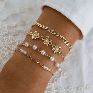 Armband - Helt nya fick hem idag, säljer pga att jag köpte ett par andra💓