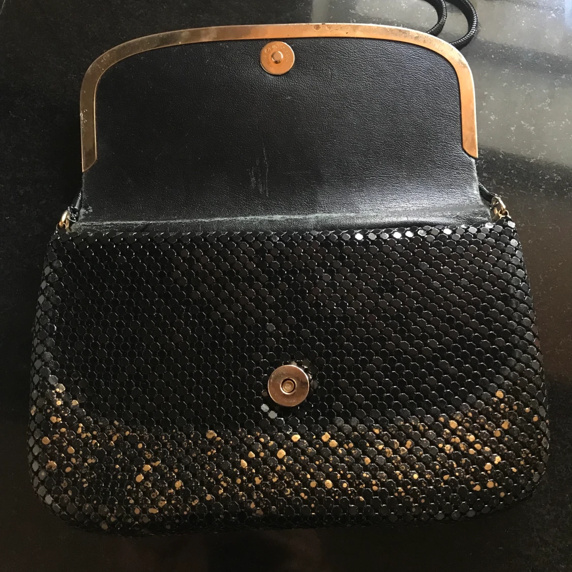 Handväska i svart metall / brynja från Australiensiska designern Soto-Smith - 90