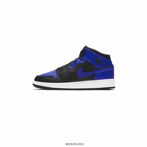 Nike air Jordan 1 hyper royal - Hej! Jag har en del Jordan 1 hyper royal jag tänkte sälja. Kvitto finns på samtliga par. Alla är helt nya i sin original förpackning. Jag har alla storlekar mellan 36-40