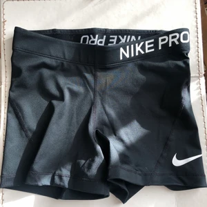 Nike shorts - Svarta träningsshorts ifrån Nike. Helt nya och aldrig använda av mig! 