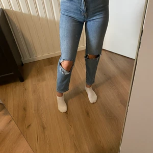 Håliga jeans - inte mycket använda
