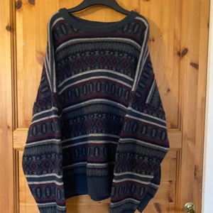 Stickad tröja Storlek L - Stickad tröja från 90-talet. Storlek L, sällan använd. 