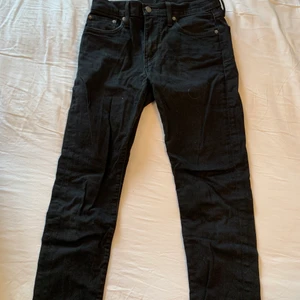 Levis 512 - Använd men bra skick! Skriv om fler bilder önskas